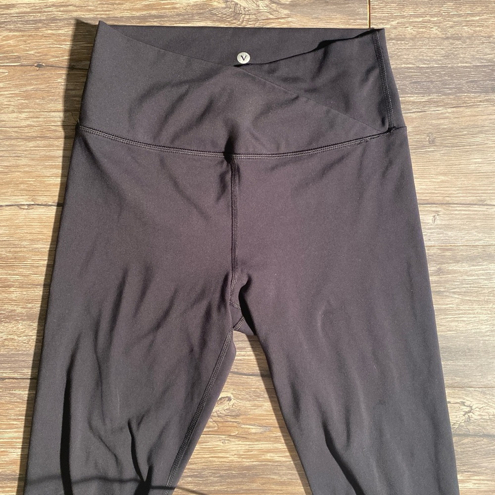 Black high-waisted leggings with pockets #leggings
